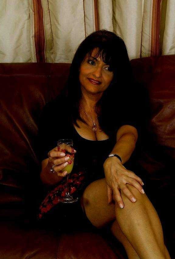 Mature moms in (sheer) stockings or pantyhose — 16