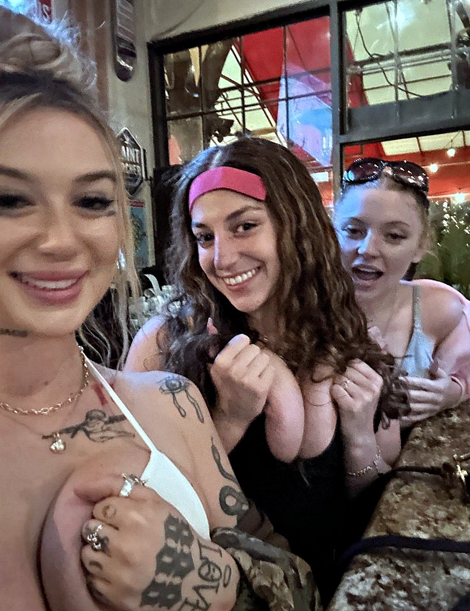 Flashing / Public / Risky — 36