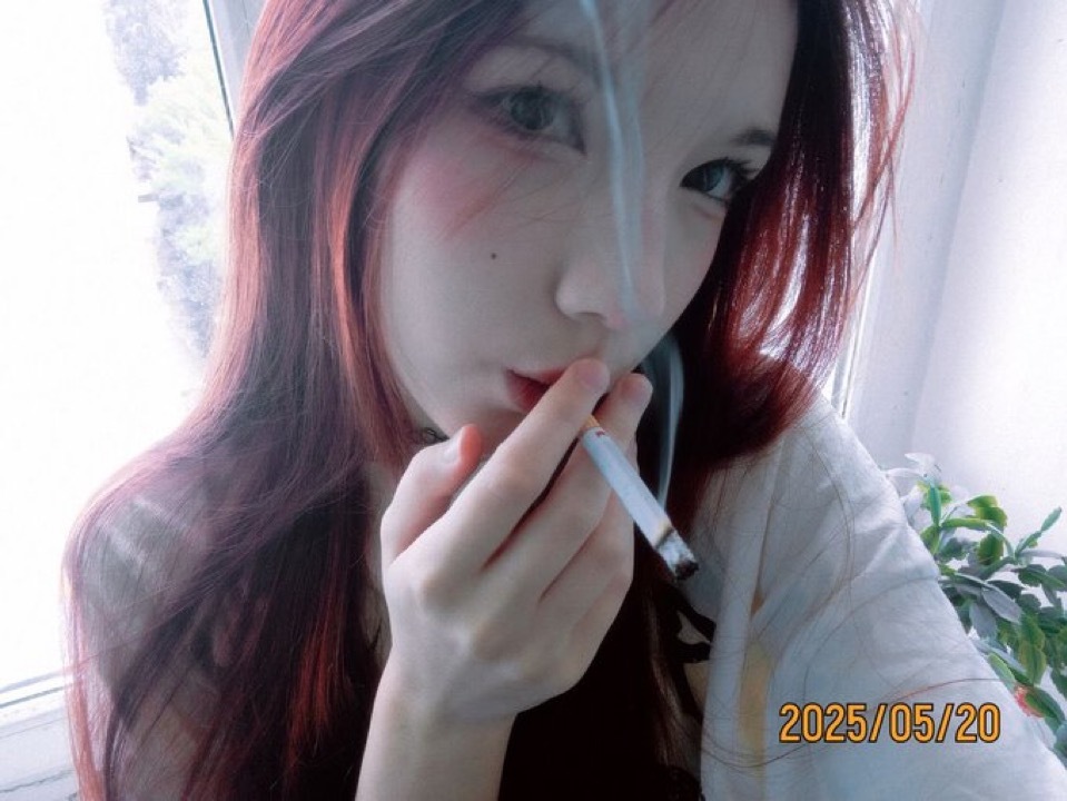 Pretty Smoking Girl — 5