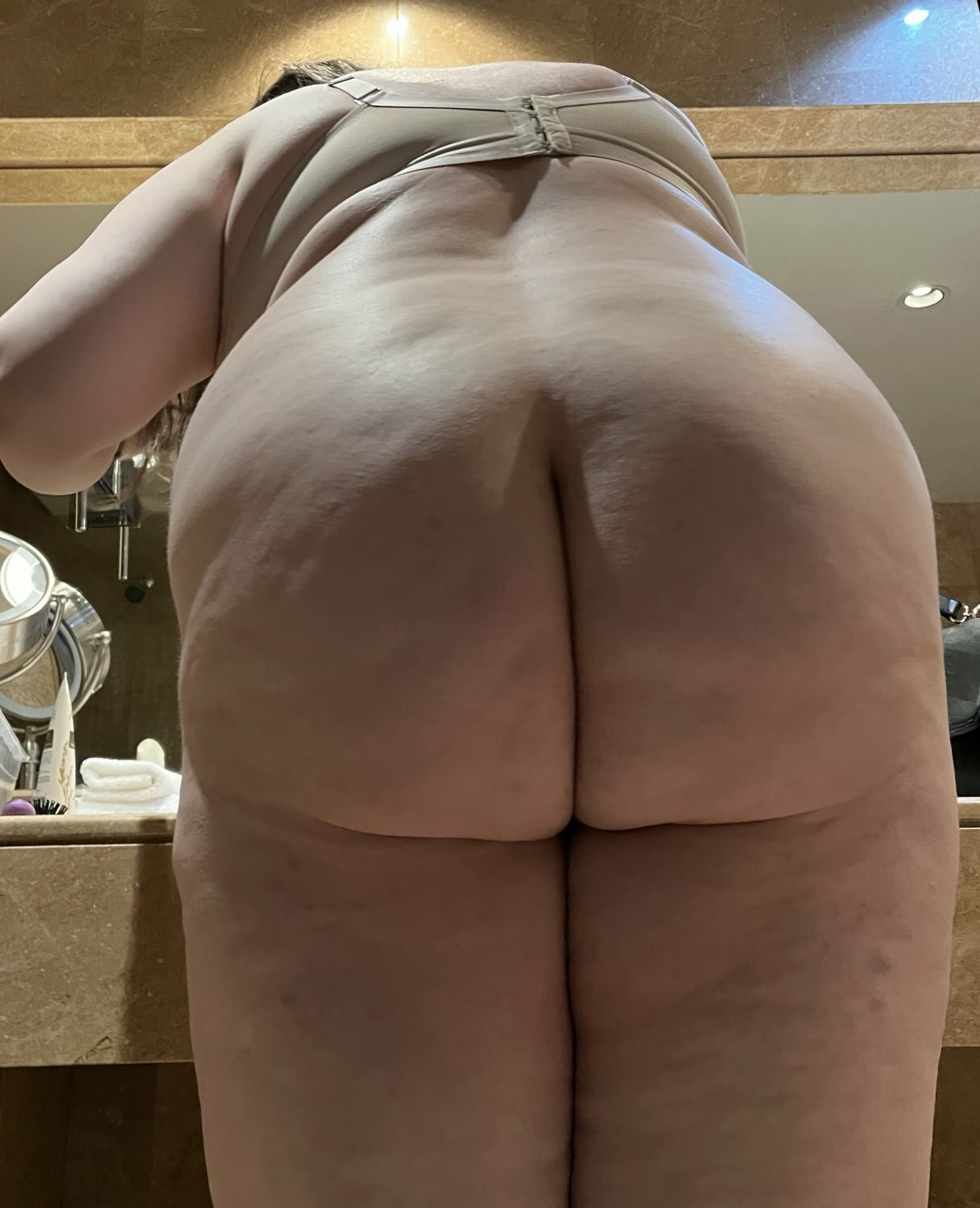Chubby Milf poses 4 Hubby — 59