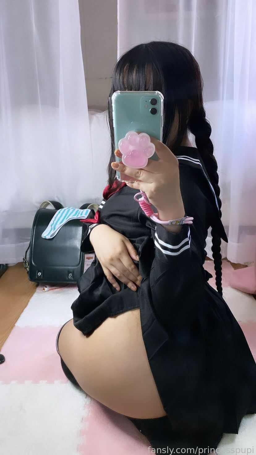 Goth Latina — 23